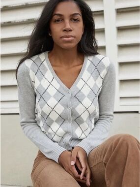 Brandy Melville Gray and White Argyle V-Neck Button Cardigan